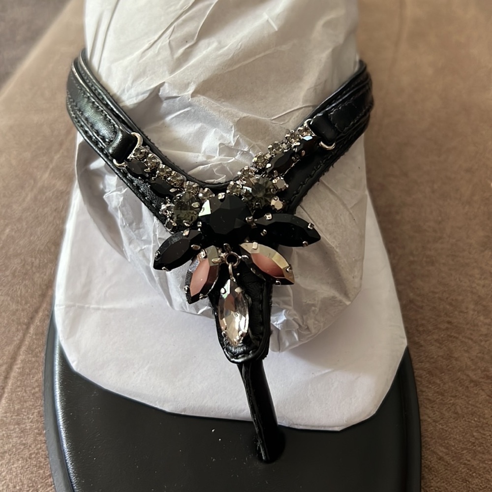 Naturalizer Liliana black slip on thong sandals